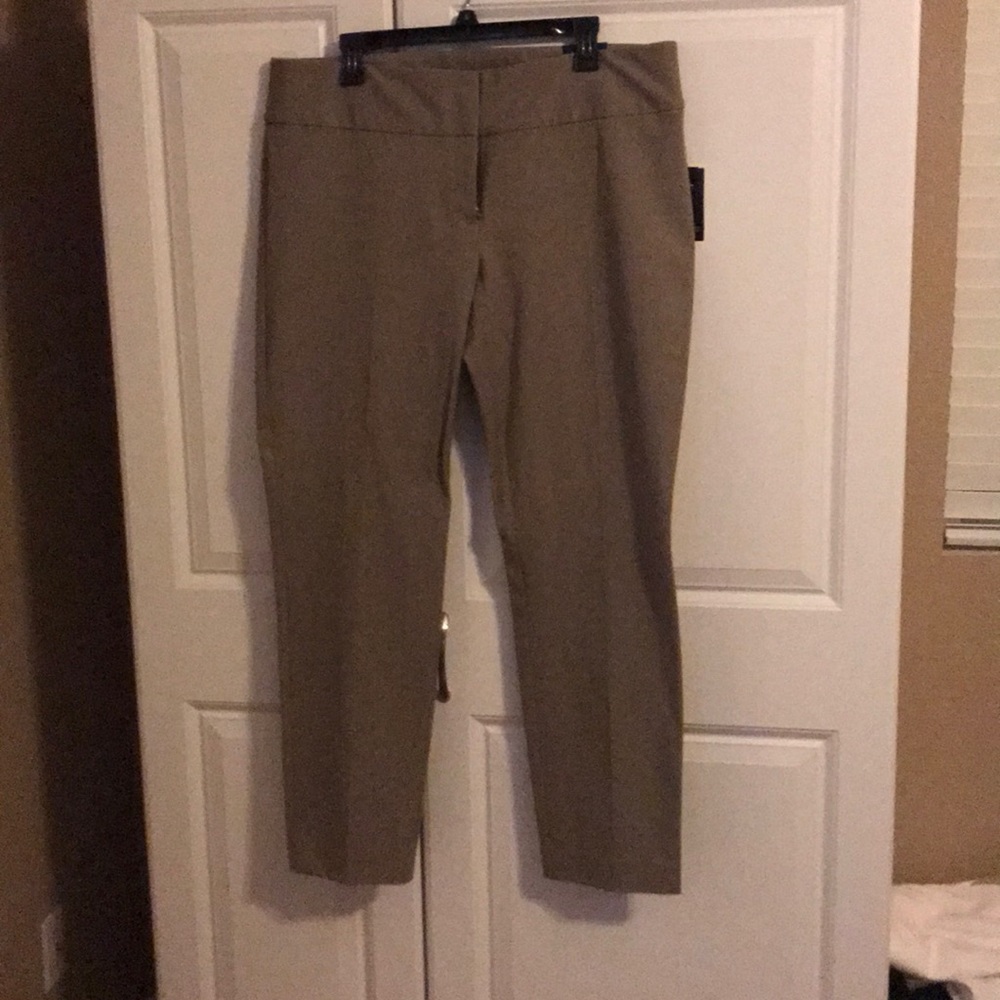 Women’s Alfani slim core fashion size 16 pants.